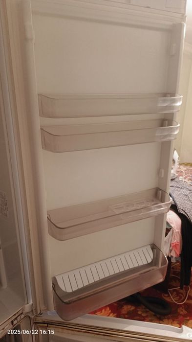 Холодильник продаётся