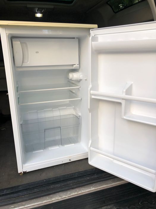 Малък хладилник Crown