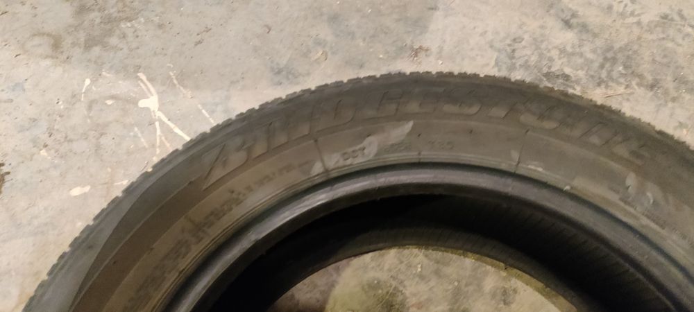 Продавам гуми BRIDGESTONE Dueller H/P sport 215 60 17
215/60