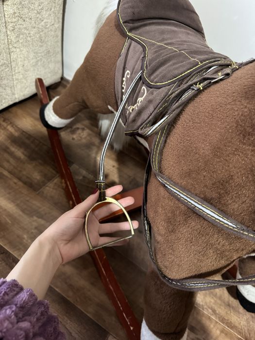 Продам лошадь игрушечную