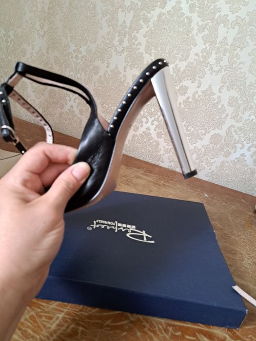 Продам босоножки