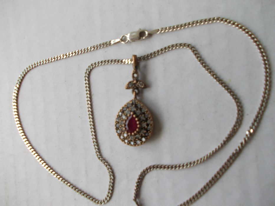 Lant si medalion pandantiv vechi din argint cu pietre