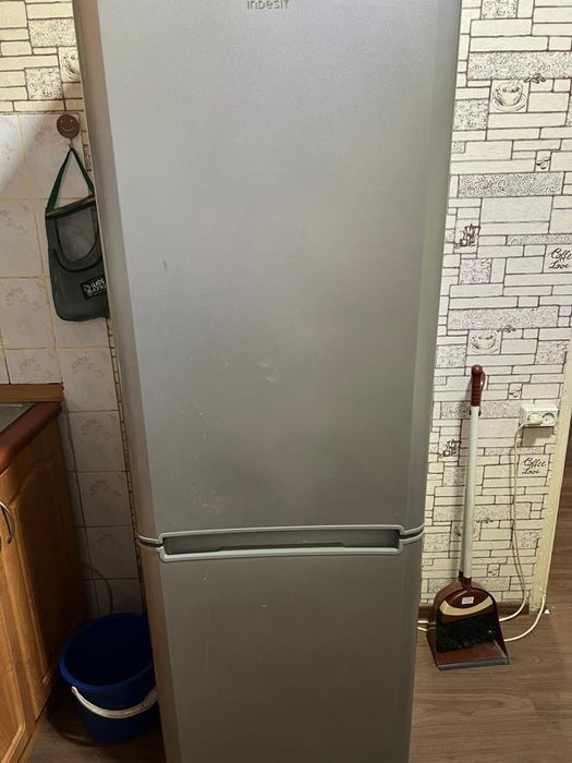 Indesit холодильник