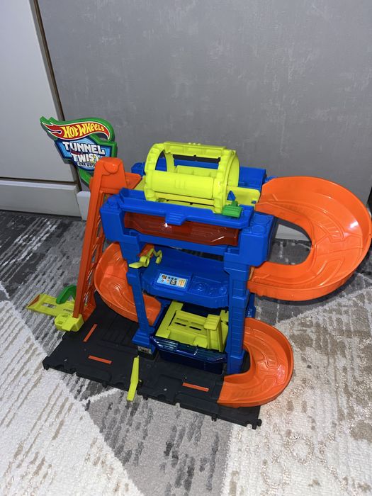 Hot wheels парковка