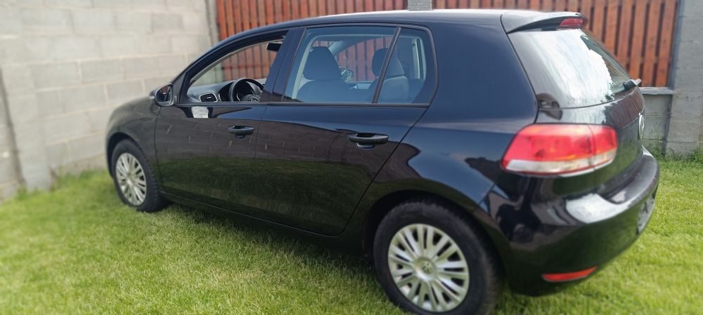 Vând VW Golf 6  2010 Recent Adus 1.4 mpi 80cp Stare foarte buna.