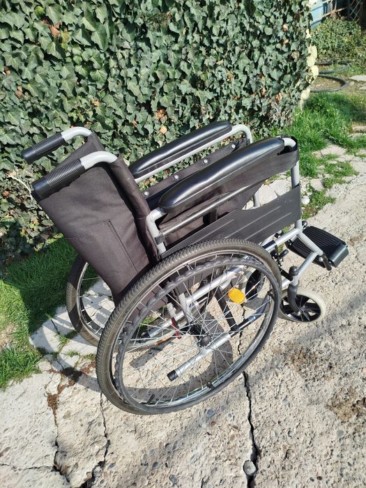 ПРОДАМ инвалидную коляску