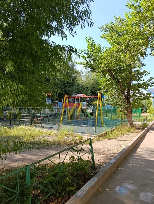 Продаётся 2 ком кв Назарбаева 64