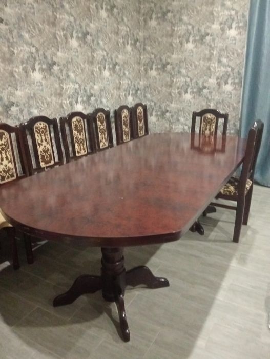 Продаем стол и 12 стульев