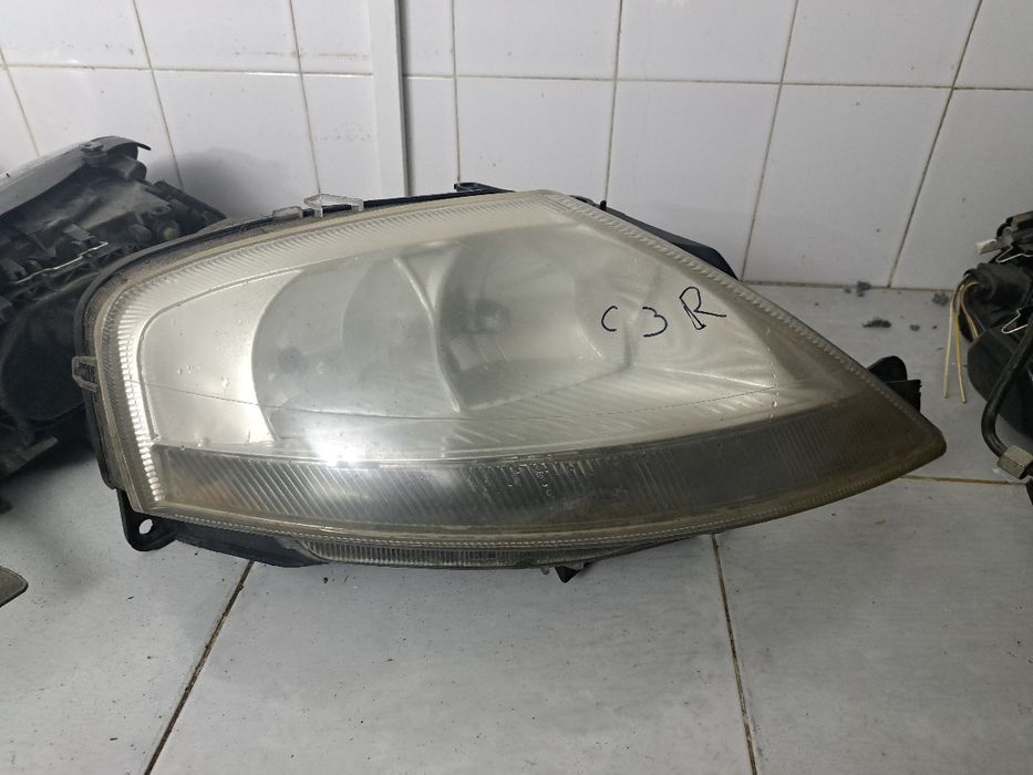 Оригинален фар Citroën C3 ляв десен