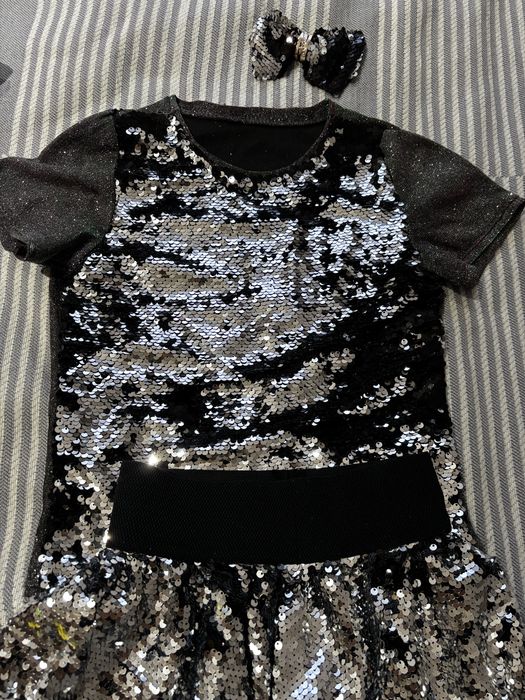 Костюм нарядный на девочку 7-10 лет