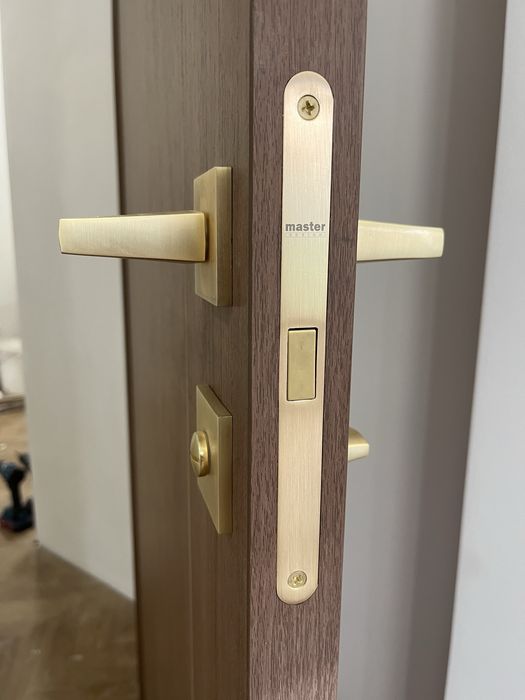 установка межкомнатных дверей