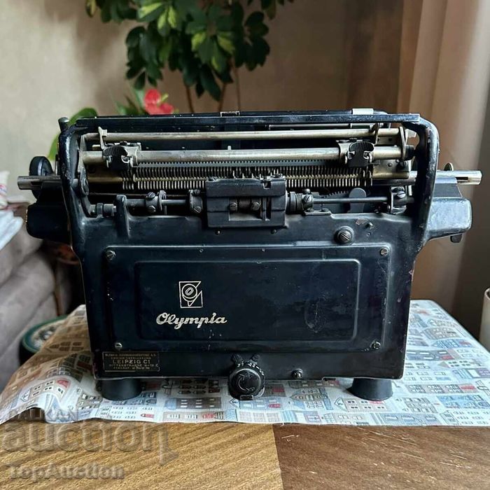 Пишеща машина Olympia Mod. 8 QWERTZ Leipzig Ritterstrasse