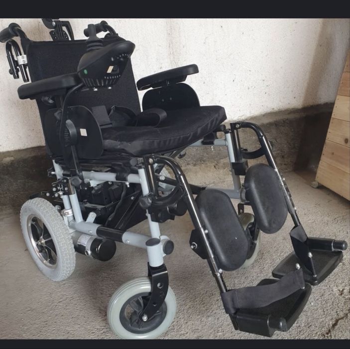 Инвалидная коляска с электроприводом