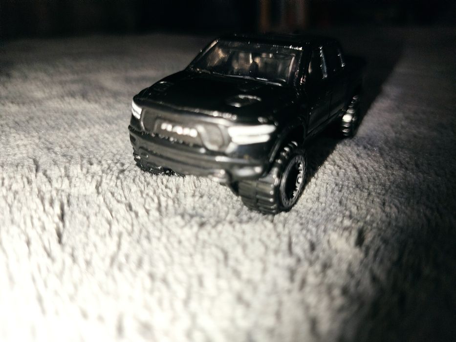 Базовая машинка "hot wheels" RAM 1500 Rebel