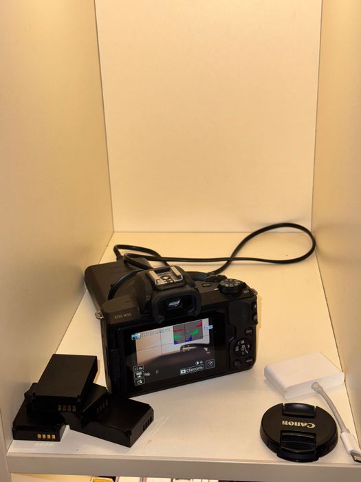 Canon EOS M50 в хорошем состоянии