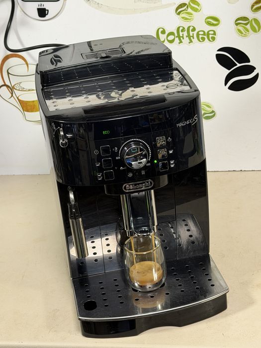 Кафемашина кафе автомат delonghi magnifica S с гаранция