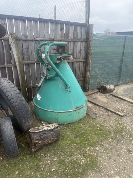 Vand meau ingrasaminte si samanatoare de grâu