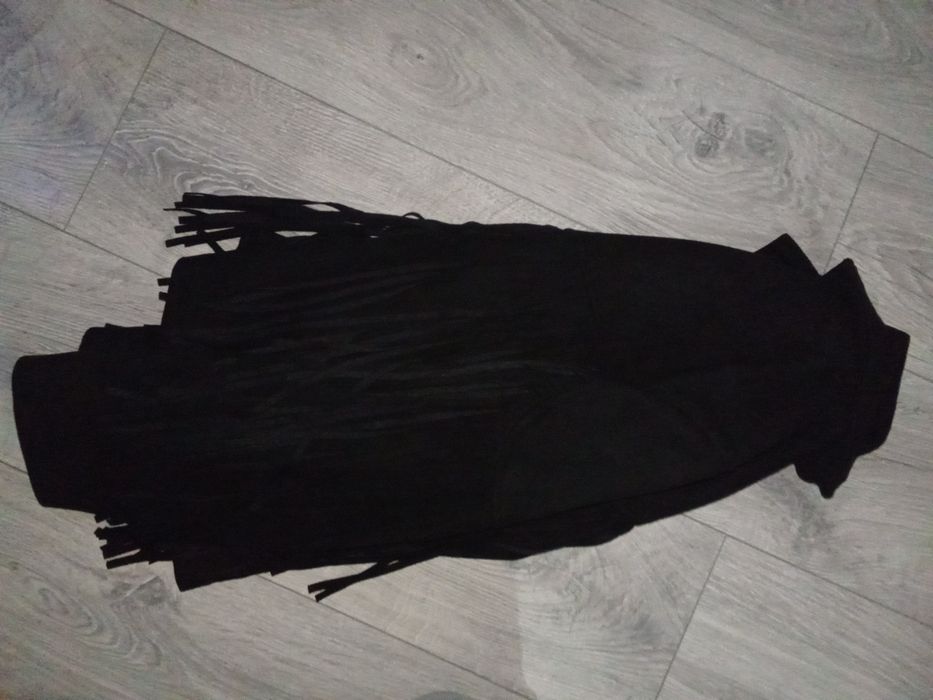 Jacheta neagra cu franjuri . Din catifea