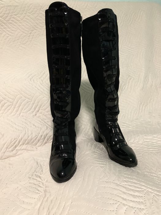 Елегантни дамски ботуши (лак и велур)