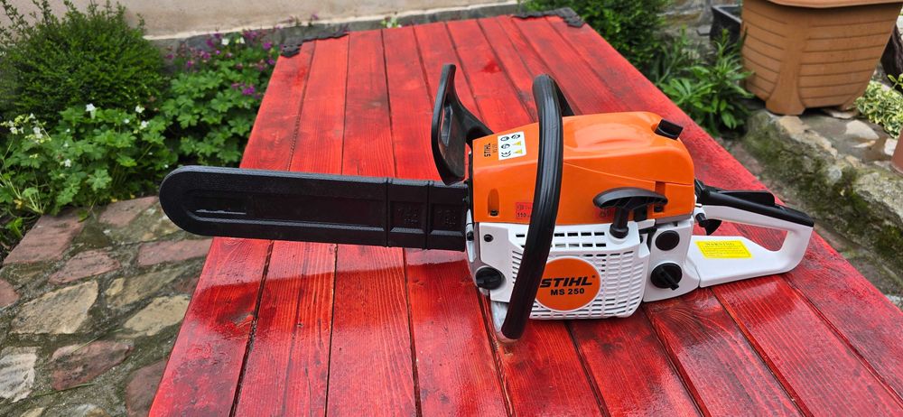 STIHL MS 250 бензинова резачка нова
