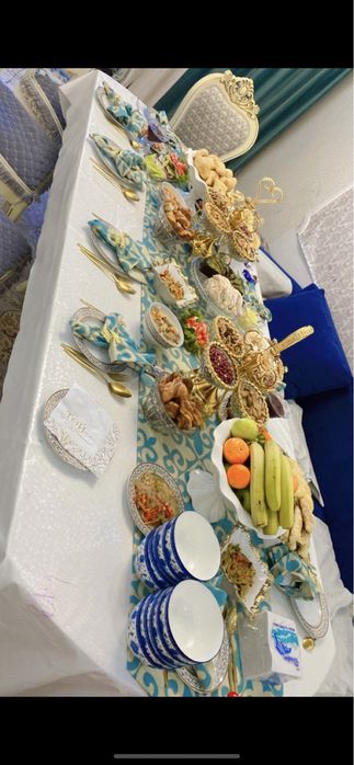 Продам большой стол со стульями (12 мест).