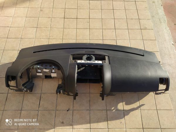 Flansa/plansa bord vw touareg 7L compatibila 2003-2010 maro și negru
