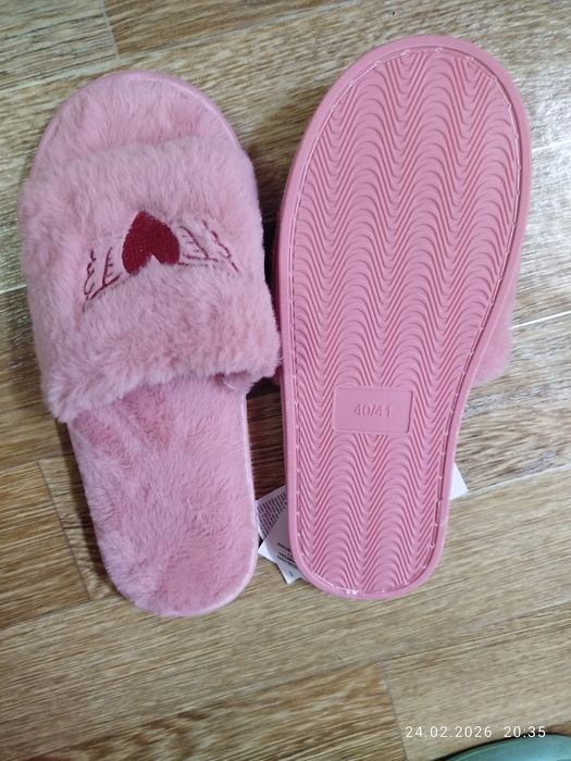Продаются женские тапочки