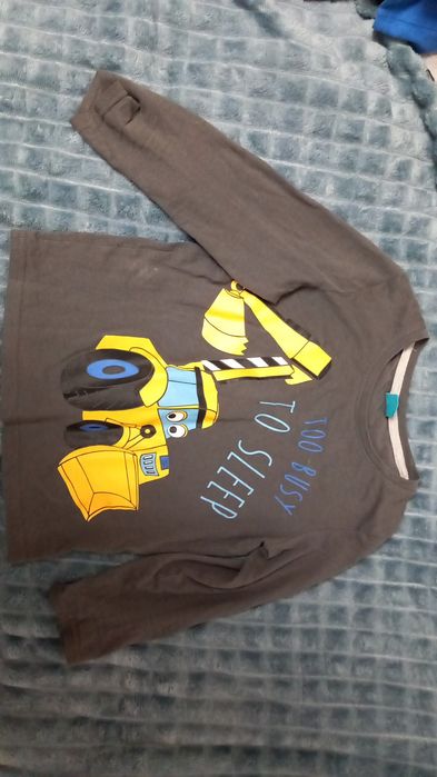 Vând bluzițe de baieti 6-7 ani