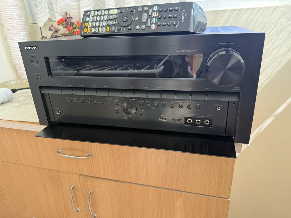 Onkyo TX-NR828 Bluetooth Wi-Fi