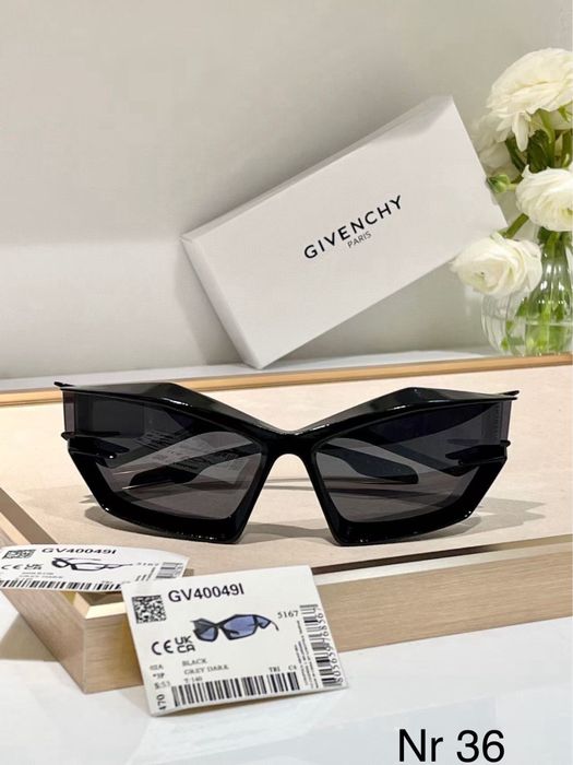 Ochelari de soare Givanchy !