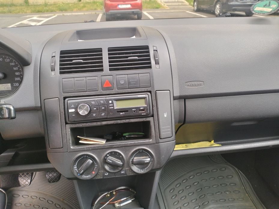 VOLKSWAGEN Polo