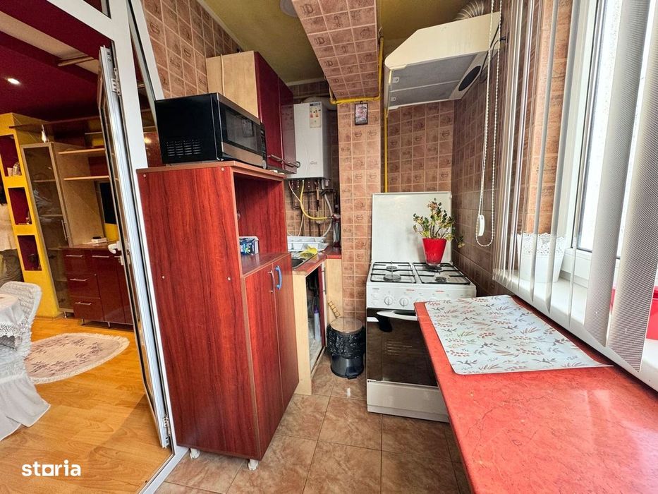 Apart. 3 cam Decomandat, MOBILAT, 3 balcoane Etaj 2/4 - Piața Mioriței