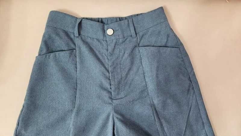 Pantaloni cu cracul larg marimea S cred,stare f buna