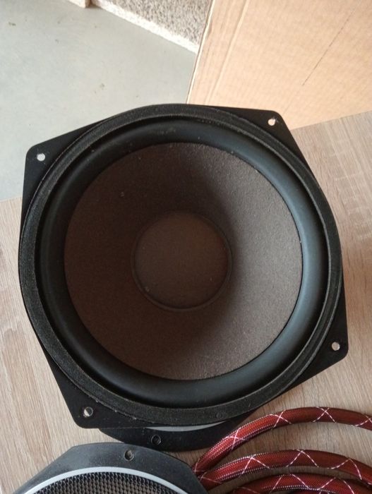 Vând difuzoare hi-fi