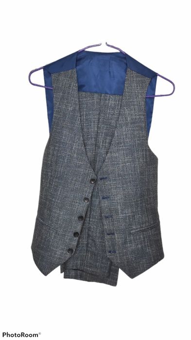 Серый костюм-тройка