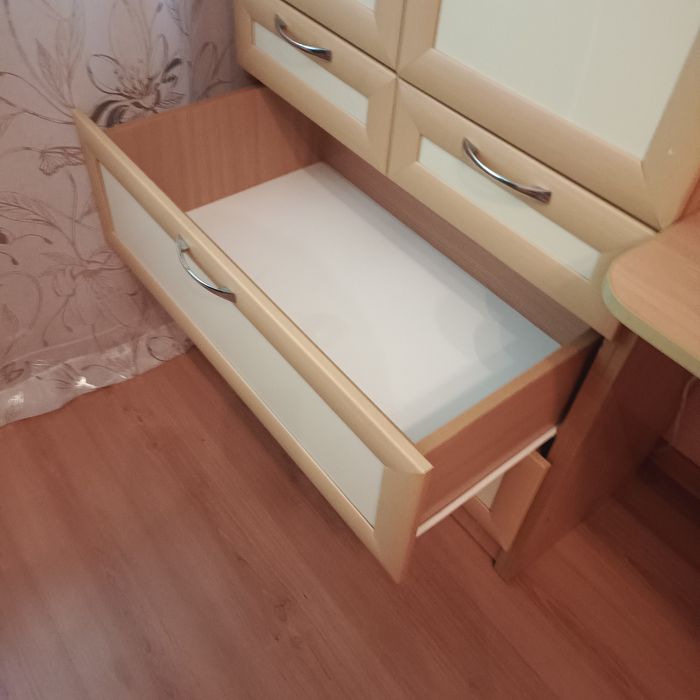 Продам стенку в спальню