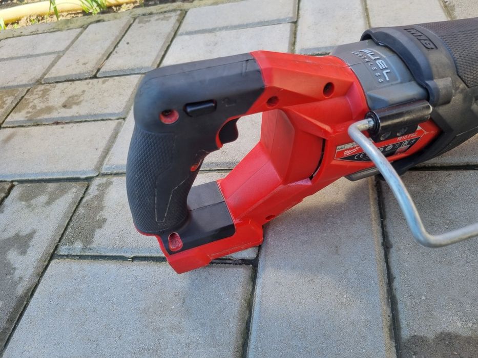 Fierăstrău sabie Milwaukee