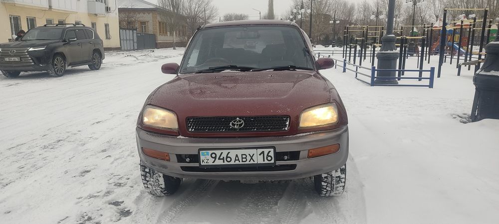 Продам машину Toyota RAV4