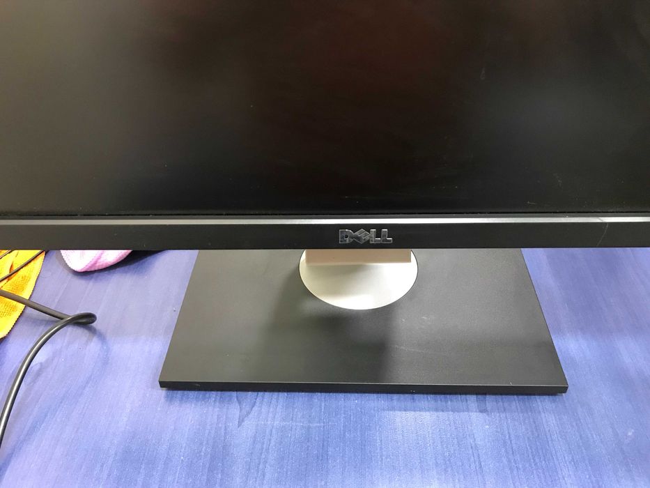Dell UltraSharp U2410f 24” monitor with PremierColor
