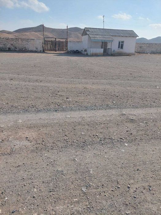 Sotiladi Tomdi tumanida 80 sotix yer yashash sharoiti bilan