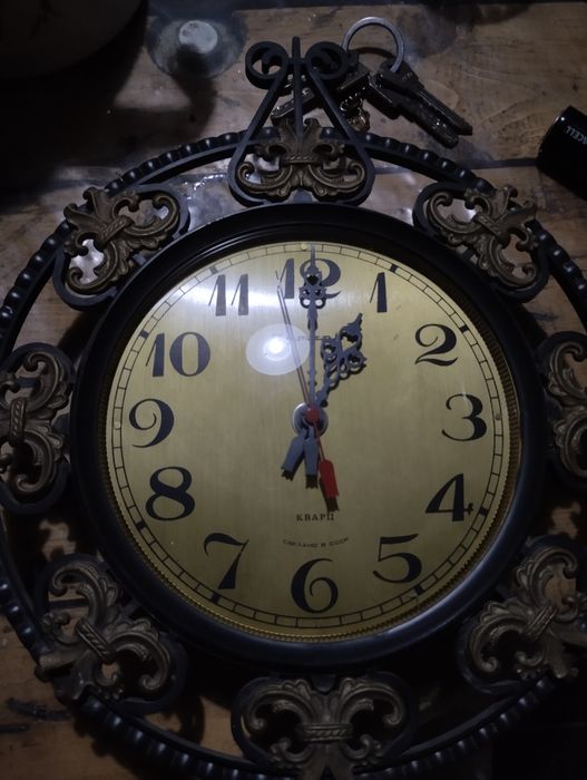 2 Часов настенных янтарь СССР