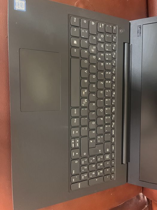 Leptop lenovo V130 15-ICB