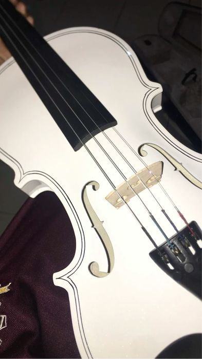 Скрипка 4/4 сотилади