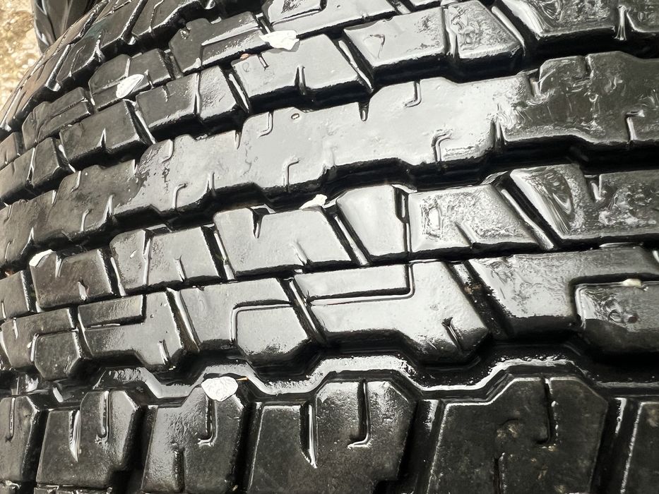 Продам шины на Прадо