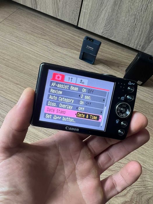 Aparat foto digital camera foto Canon IXUS 75 cu baterie si incarcator originale, card 4gb, poze retro, printeaza data si ora pe foto pt statii itp