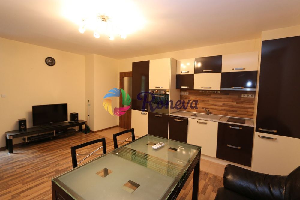 Дава се под наем Двустаен апартамент в Варна, Център - 70 кв.м за 612 € - Снимка #2