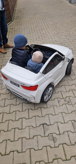 Mașinuța electrica BMW X6M 2 locuri
- centură de