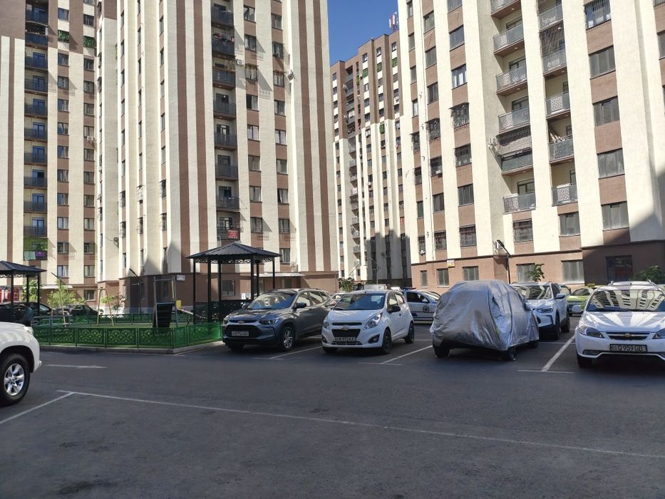 Новостройка, в хорошем расположении, сквозная квартира,