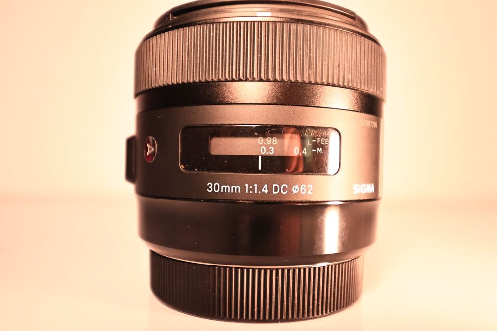 Obiectiv ef-s sigma 30 mm f 1.4 DC, montura Canon
