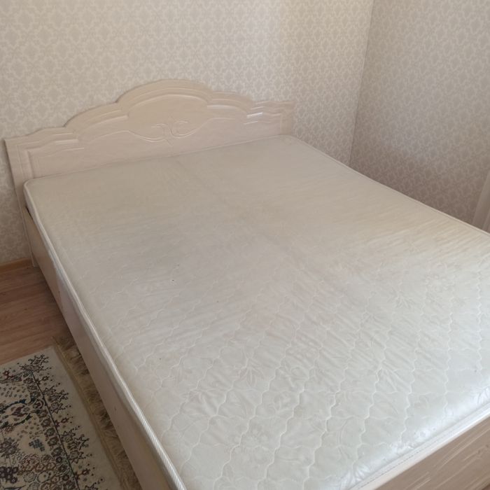 Двуспальна кровать с матрасом, 160×200,б/у